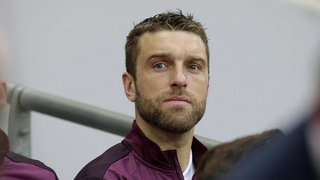 Rickie Lambert mezi anglickými náhradníky v přípravném utkání s Peru ve Wembley. Rickie Lambert mezi anglickými náhradníky v přípravném utkání s Peru ve Wembley.