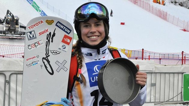 Olympijská vítězka ze Soči Eva Samková se svojí formou. Olympijská vítězka ze Soči Eva Samková se svojí formou.