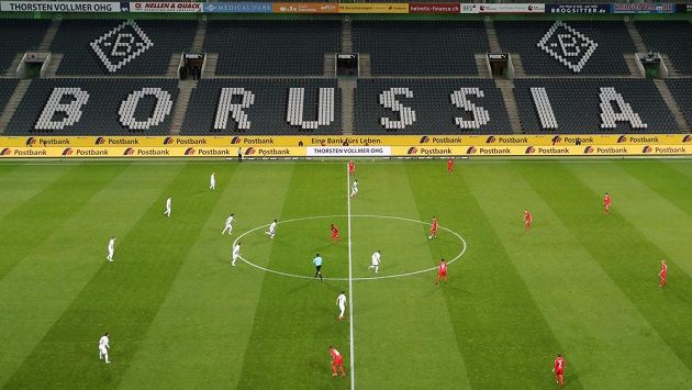 Po víkendovém kole nejspíš přerušena i fotbalová bundesliga. Po víkendovém kole nejspíš přerušena i fotbalová bundesliga.