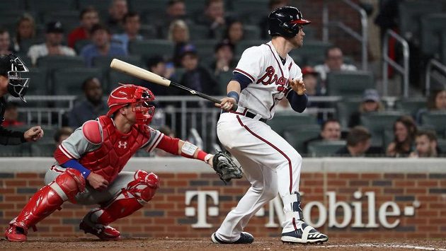 Při utkání MLB mezi Philadelphií Phillies a Atlantou Braves došlo ke zranění půvabné reportérky. Při utkání MLB mezi Philadelphií Phillies a Atlantou Braves došlo ke zranění půvabné reportérky.