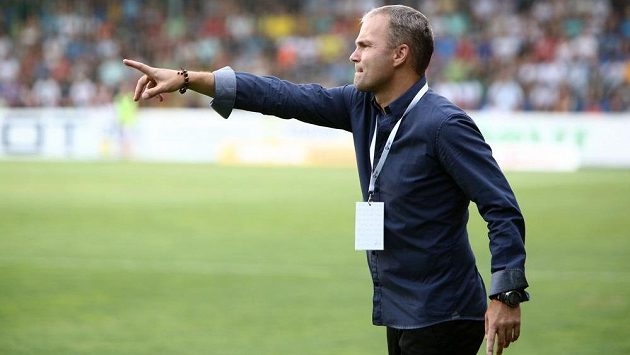Trenér Baníku Radomír Korytář při utkání ve Zlíně. Trenér Baníku Radomír Korytář při utkání ve Zlíně.