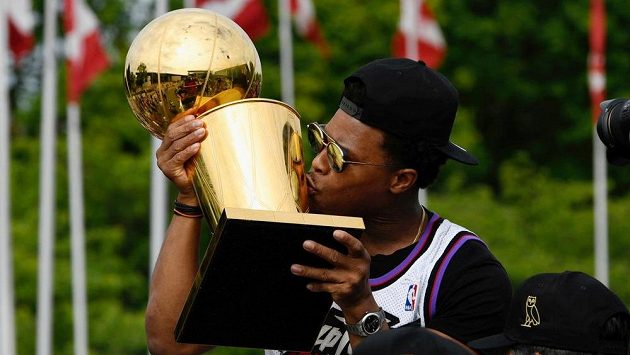 Loni už bylo o vítězi NBA dávno rozhodnuto. S trofejí se mohl těšit i Kyle Lowry z Toronta. Loni už bylo o vítězi NBA dávno rozhodnuto. S trofejí se mohl těšit i Kyle Lowry z Toronta.