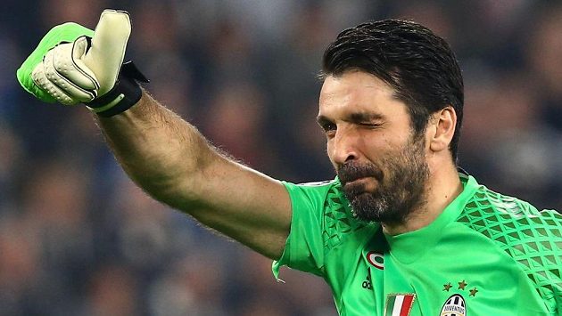 Nestárnoucí Gianluigi Buffon je stále ve formě... Nestárnoucí Gianluigi Buffon je stále ve formě...