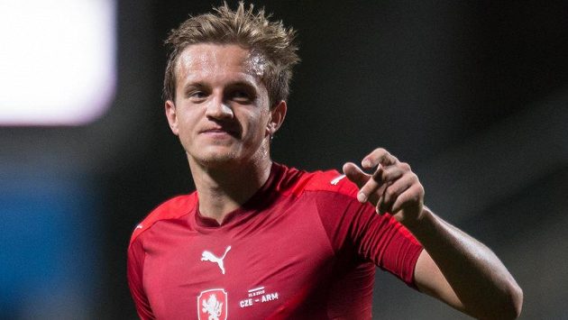 Záložník české reprezentace Jan Kopic oslavuje gól proti Arménii. Záložník české reprezentace Jan Kopic oslavuje gól proti Arménii.