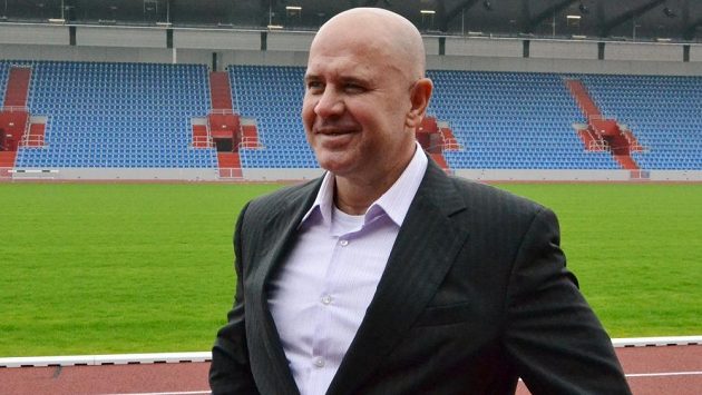 Jeden z majitelů Baníku Ostrava Libor Adámek na opraveném Městském stadiónu ve Vítkovicích, kam se Baník po příští fotbalové sezóně přestěhuje. Jeden z majitelů Baníku Ostrava Libor Adámek na opraveném Městském stadiónu ve Vítkovicích, kam se Baník po příští fotbalové sezóně přestěhuje.