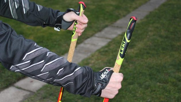 Skládací běžecké hole Leki Micro Trail Pro – ukázka dvojího úchopu. Skládací běžecké hole Leki Micro Trail Pro – ukázka dvojího úchopu.