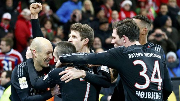 Bayern Mnichov dostal od FIFA 1,73 miliónu dolarů jako kompenzaci za účast jejich hráčů na světovém šampionátu. Bayern Mnichov dostal od FIFA 1,73 miliónu dolarů jako kompenzaci za účast jejich hráčů na světovém šampionátu.
