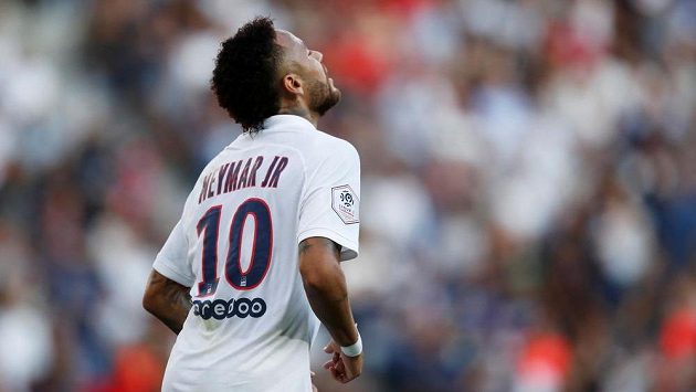 Hvězda PSG Neymar během utkání proti proti Štrasburku. Hvězda PSG Neymar během utkání proti proti Štrasburku.