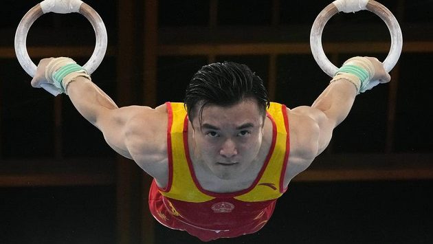 Čínský gymnasta Liou Jang cvičí svou vítěznou sestavu na kruzích. Čínský gymnasta Liou Jang cvičí svou vítěznou sestavu na kruzích.
