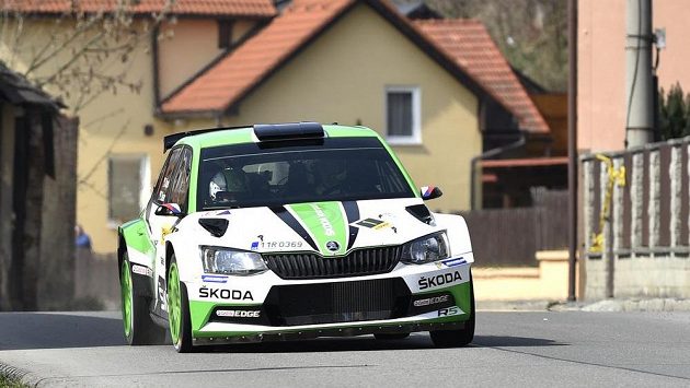 Posádka Jan Kopecký a Pavel Dresler s autem Škoda Fabia R5 na trati Valašské rallye. Posádka Jan Kopecký a Pavel Dresler s autem Škoda Fabia R5 na trati Valašské rallye.