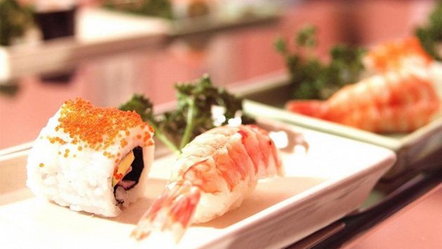 Running sushi. Těžko říci, zda panu Jaroslavovi napříště nezhořkne v ústech. Running sushi. Těžko říci, zda panu Jaroslavovi napříště nezhořkne v ústech.