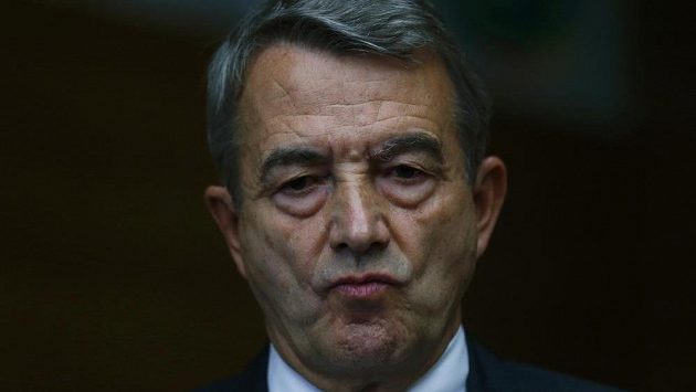 Wolfgang Niersbach oznamuje rezignaci na post šéfa Německého fotbalového svazu. Wolfgang Niersbach oznamuje rezignaci na post šéfa Německého fotbalového svazu.