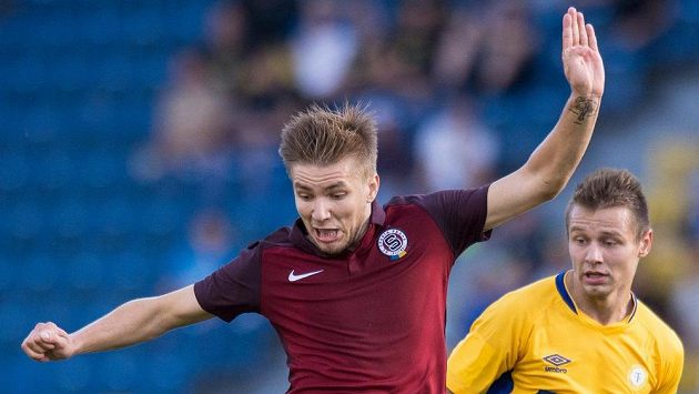 Martin Frýdek ze Sparty Praha (vlevo) a Otto Urma z Teplic. Martin Frýdek ze Sparty Praha (vlevo) a Otto Urma z Teplic.