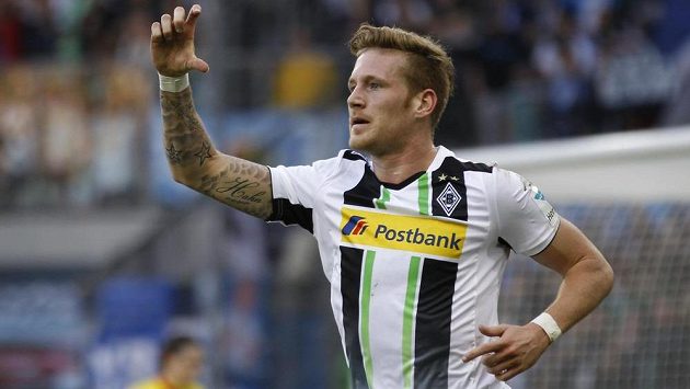 Andre Hahn slaví gól proti Hoffenheimu, jeho Mönchengladbach vyhrál 3:1. Andre Hahn slaví gól proti Hoffenheimu, jeho Mönchengladbach vyhrál 3:1.