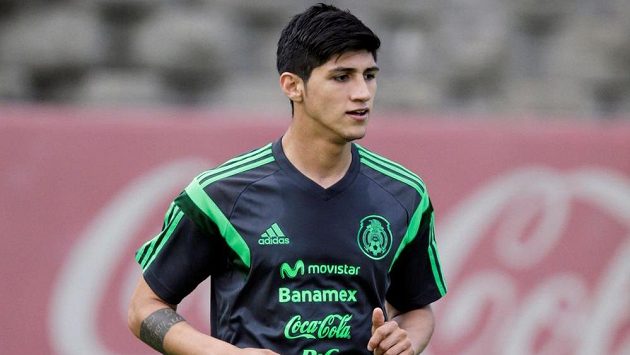 Mexický fotbalista Alan Pulido, který byl unesen na severu Mexika, je znovu na svobodě. Mexický fotbalista Alan Pulido, který byl unesen na severu Mexika, je znovu na svobodě.
