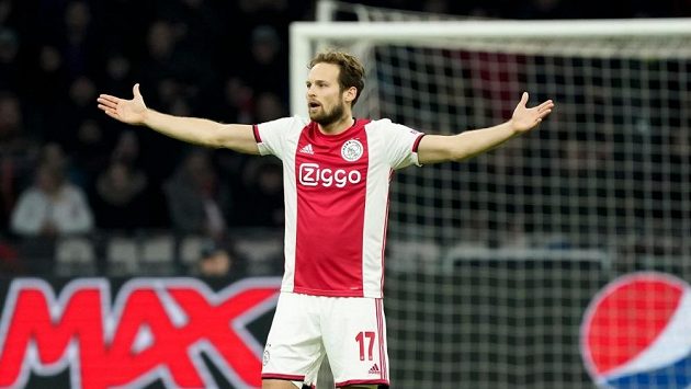 Nizozemský fotbalový reprezentant Daley Blind se po dvouměsíční pauze zaviněné zánětem srdečního svalu vrací do týmu Ajaxu Amsterdam. Nizozemský fotbalový reprezentant Daley Blind se po dvouměsíční pauze zaviněné zánětem srdečního svalu vrací do týmu Ajaxu Amsterdam.