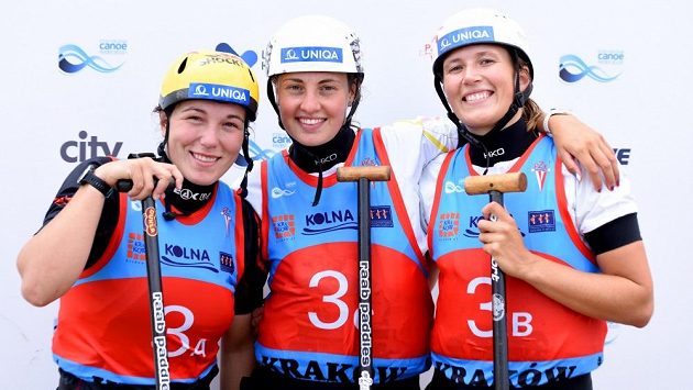 Zlatá hlídka českých kanoistek, zleva Tereza Fišerová, Martina Satková a Eva Říhová. Zlatá hlídka českých kanoistek, zleva Tereza Fišerová, Martina Satková a Eva Říhová.