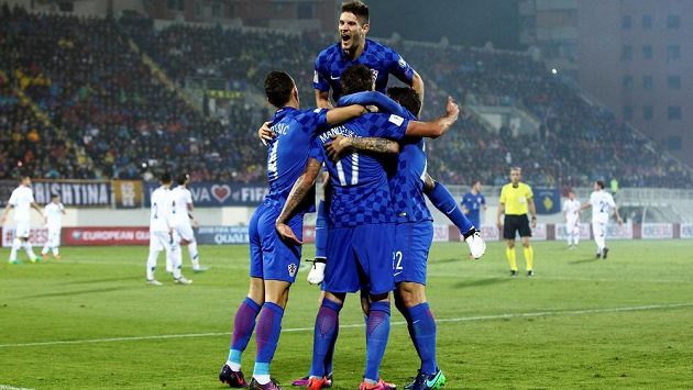 Fotbalisté Chorvatska slaví gól proti Kosovu v kvalifikaci MS 2018. Fotbalisté Chorvatska slaví gól proti Kosovu v kvalifikaci MS 2018.