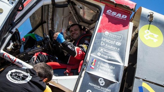 Albert Llovera za volantem tatry při Rallye Dakar. Albert Llovera za volantem tatry při Rallye Dakar.