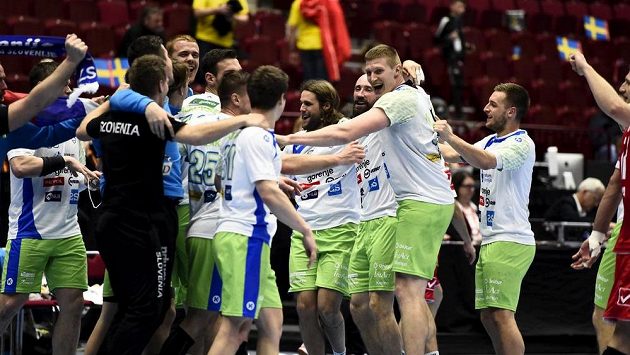 Házenkáři Slovinska slaví postup na OH. Házenkáři Slovinska slaví postup na OH.