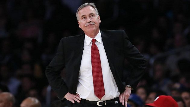 Mike D'Antoni opouští basketbalisty Los Angeles Lakers. Mike D'Antoni opouští basketbalisty Los Angeles Lakers.