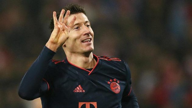 Hvězdný útočník Bayernu Robert Lewandowski dal v Lize mistrů čtyři góly za necelých patnáct minut. Hvězdný útočník Bayernu Robert Lewandowski dal v Lize mistrů čtyři góly za necelých patnáct minut.