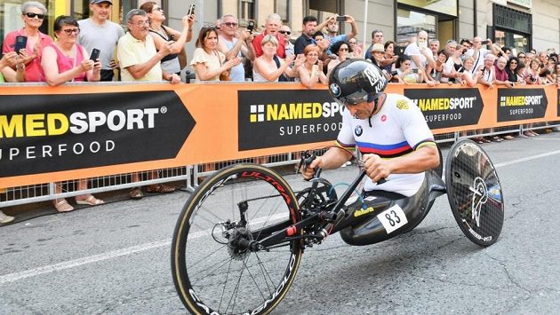 Někdejší automobilový závodník a úspěšný paralympionik Alex Zanardi. Někdejší automobilový závodník a úspěšný paralympionik Alex Zanardi.