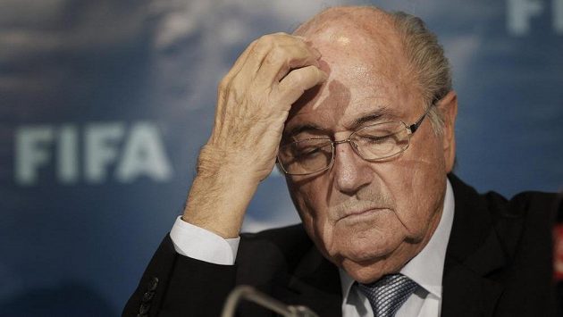 Prezident FIFA Sepp Blatter vypovídal před etickou komisí. Prezident FIFA Sepp Blatter vypovídal před etickou komisí.