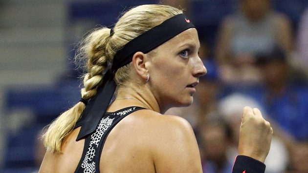 Česká tenistka Petra Kvitová s vítězným gestem během utkání úvodního kola US Open. Česká tenistka Petra Kvitová s vítězným gestem během utkání úvodního kola US Open.