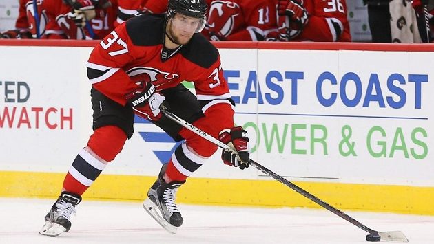 Pavel Zacha v NHL vstřelil první gól v dresu New Jersey Devils. Pavel Zacha v NHL vstřelil první gól v dresu New Jersey Devils.