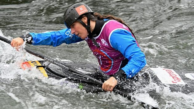 Kateřina Kudějová spěchá do cíle finále mistrovství světa v Pau. Kateřina Kudějová spěchá do cíle finále mistrovství světa v Pau.