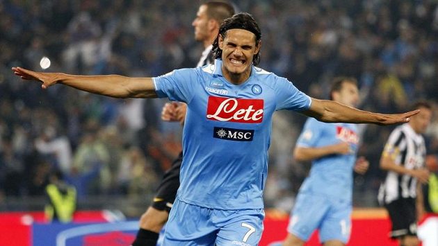 Neapolský Edinson Cavani slaví gól proti Juventusu ve finále poháru Neapolský Edinson Cavani slaví gól proti Juventusu ve finále poháru