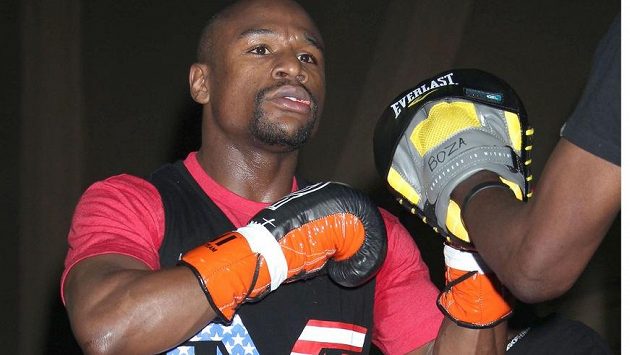 Americký boxer Floyd Mayweather při exhibici v Las Vegas. Americký boxer Floyd Mayweather při exhibici v Las Vegas.