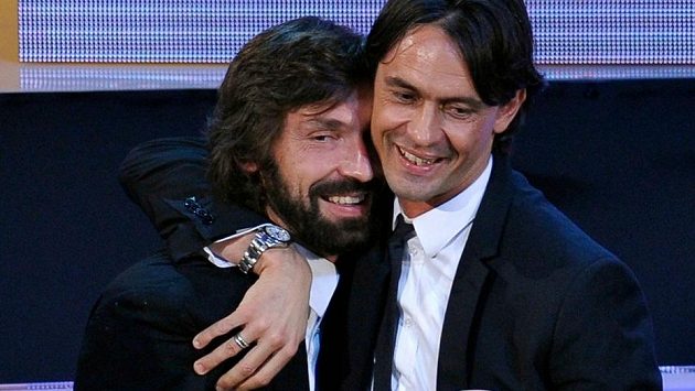 Bývalý útočník Filippo Inzaghi (na snímku vpravo s Andreou Pirlem) povede fotbalisty AC Milán. Bývalý útočník Filippo Inzaghi (na snímku vpravo s Andreou Pirlem) povede fotbalisty AC Milán.