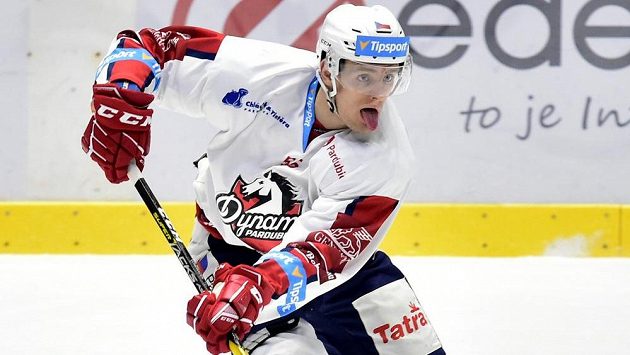 Ještě ve středu nastoupil Tomáš Vondráček za Pardubice, od čtvrtka už se bude hlásit v Brně, kam byl poslán na hostování do konce sezony. Ještě ve středu nastoupil Tomáš Vondráček za Pardubice, od čtvrtka už se bude hlásit v Brně, kam byl poslán na hostování do konce sezony.