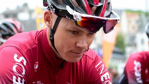 Chris Froome měl při svém děsivém pádu i velké štěstí. Z nemocnice se možná dočká velkého triumfu. Chris Froome měl při svém děsivém pádu i velké štěstí. Z nemocnice se možná dočká velkého triumfu.