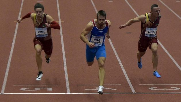 Zdeněk Stromšík si běží pro republikové zlato, vlevo stříbrný Pavel Maslák, vpravo bronzový Jan Veleba. Zdeněk Stromšík si běží pro republikové zlato, vlevo stříbrný Pavel Maslák, vpravo bronzový Jan Veleba.
