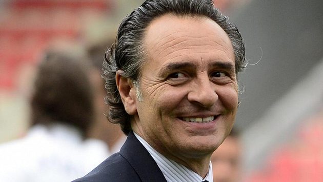 Trenér italské fotbalové reprezentace Cesare Prandelli Trenér italské fotbalové reprezentace Cesare Prandelli