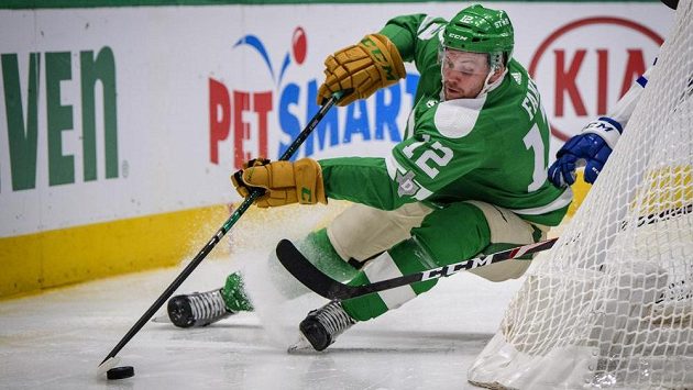 Český útočník Radek Faksa z Dallasu v akci - ilustrační foto. Český útočník Radek Faksa z Dallasu v akci - ilustrační foto.