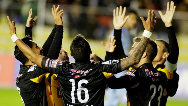 Fotbalový Copa Libertadores baví fanoušky nejen parádními góly. Fotbalový Copa Libertadores baví fanoušky nejen parádními góly.