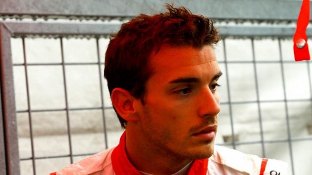 Jules Bianchi na okruhu v Suzuce. Jules Bianchi na okruhu v Suzuce.