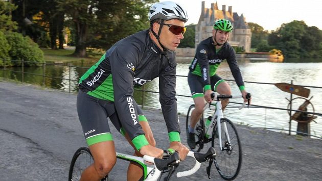 Pedro Horrillo se k cyklistice vrátil jako novinář a při Tour de France jako řidič doprovodného vozidla Škoda. Během nejslavnějšího závodu občas usedne i na kolo. Pedro Horrillo se k cyklistice vrátil jako novinář a při Tour de France jako řidič doprovodného vozidla Škoda. Během nejslavnějšího závodu občas usedne i na kolo.
