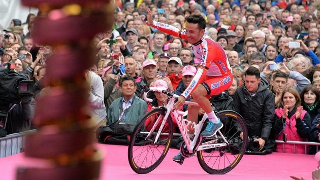 Joaquim Rodríguez při slavnostním startu Gira d'Italia. Joaquim Rodríguez při slavnostním startu Gira d'Italia.