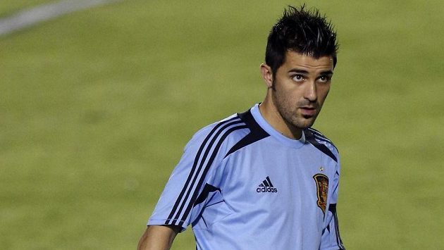 Útočník David Villa míří z Barcelony do Atlétika Madrid. Útočník David Villa míří z Barcelony do Atlétika Madrid.