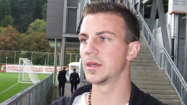 Záložník Freiburgu Vladimír Darida. Záložník Freiburgu Vladimír Darida.