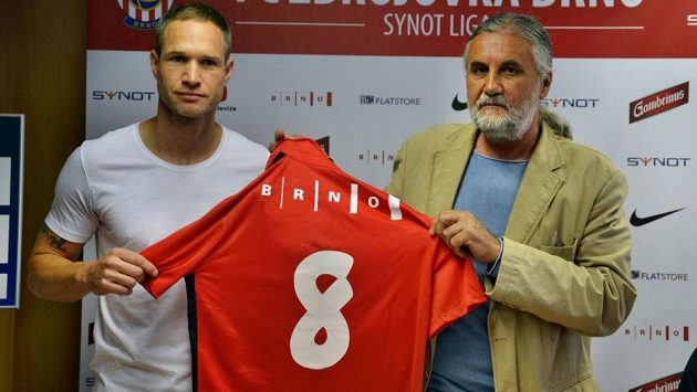 Jan Polák (vlevo) se po 14 letech vrací do Zbrojovky Brno. Jan Polák (vlevo) se po 14 letech vrací do Zbrojovky Brno.