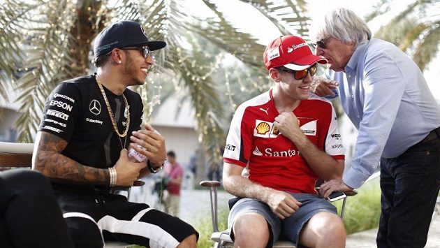 Lewis Hamilton, Sebastian Vettel a Bernie Ecclestone. Lewis Hamilton, Sebastian Vettel a Bernie Ecclestone.