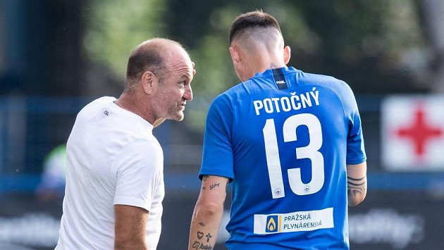 Trenér Slovanu Liberec Pavel Hoftych udílí pokyny Romanu Potočnému během utkání s Plzní. (ilustrační foto) Trenér Slovanu Liberec Pavel Hoftych udílí pokyny Romanu Potočnému během utkání s Plzní. (ilustrační foto)