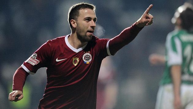 Záložník Sparty Josef Hušbauer slaví svůj gól proti Bohemians 1905. Záložník Sparty Josef Hušbauer slaví svůj gól proti Bohemians 1905.