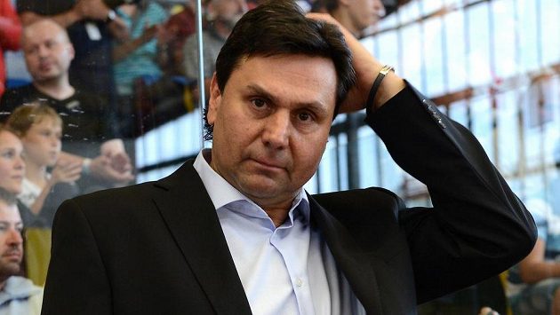 Reprezentační trenér Vladimír Růžička rezignoval. Reprezentační trenér Vladimír Růžička rezignoval.